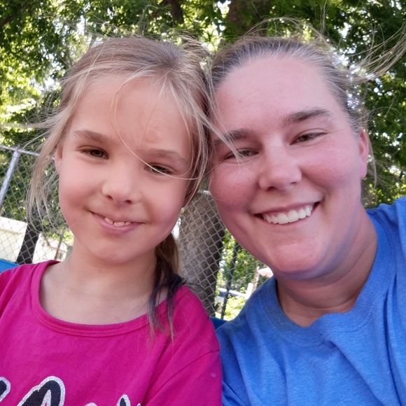 Meet your Posher, Stephanie - Picture 2 of 16